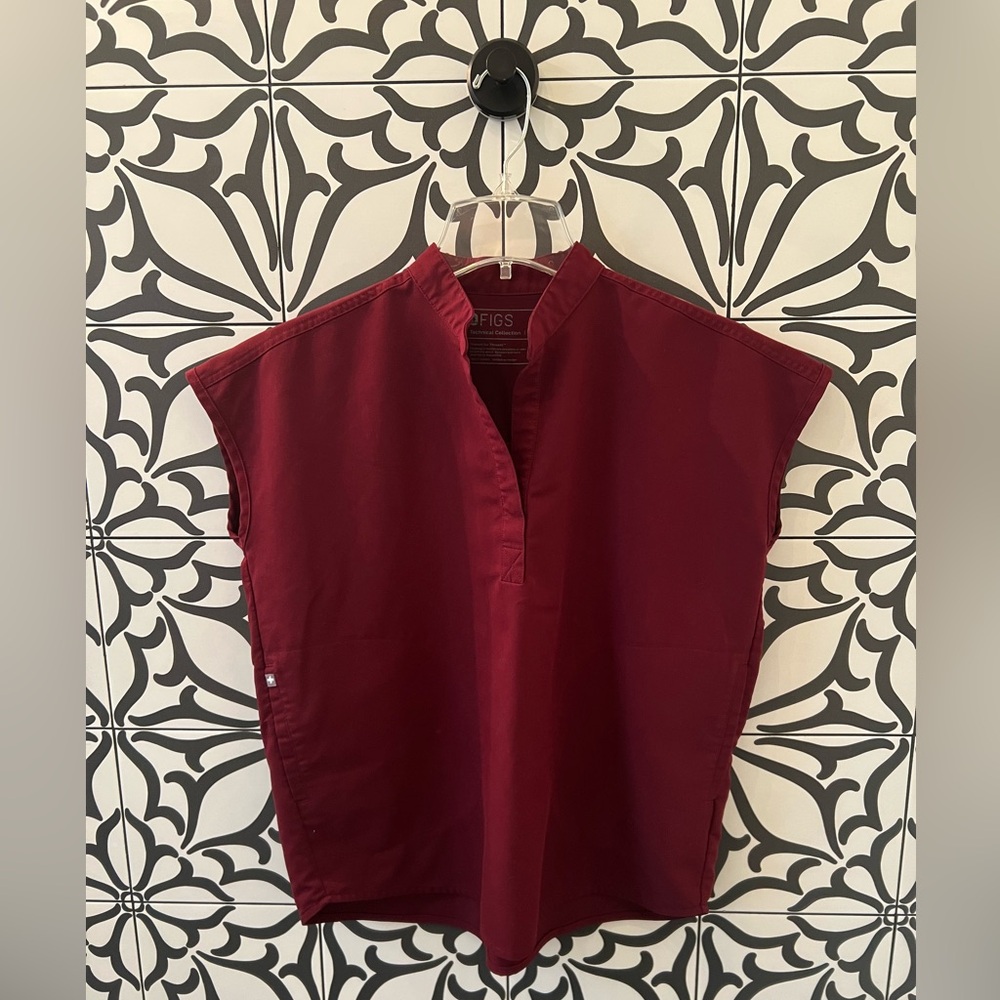 Figs Rafaela oversize scrub top, burgundy, size XS